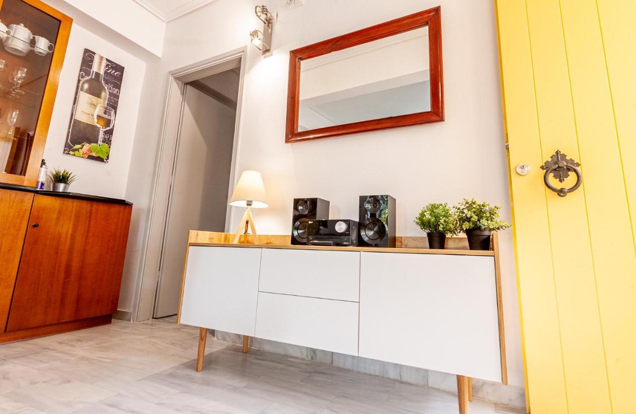 Sunny Apartment On The 2Nd Floor In Bohemian Psiri In Athens' Historic Center-In Vivo Apartments Buitenkant foto